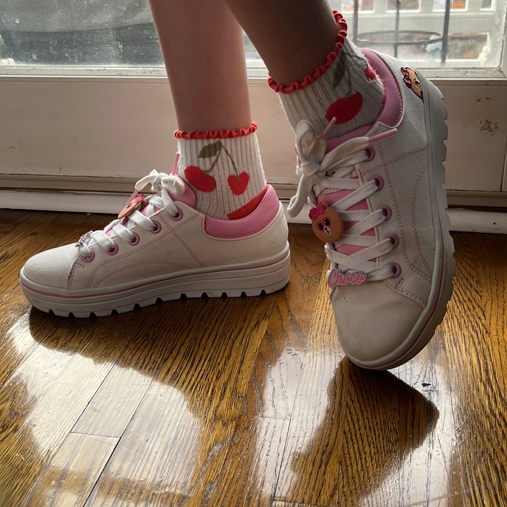 Sketchers line friends Choco bear pink and white memory foam sneakers size 6.5💜